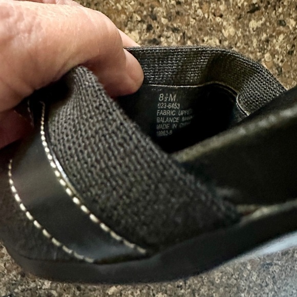 CABIN CREEK, WOMENS, BLACK SLIDE SANDALS. BLACK FABRIC. SIZE 8 1/2M - Picture 7 of 7